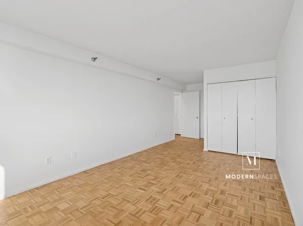 4-74 48th Avenue image 12 of 28