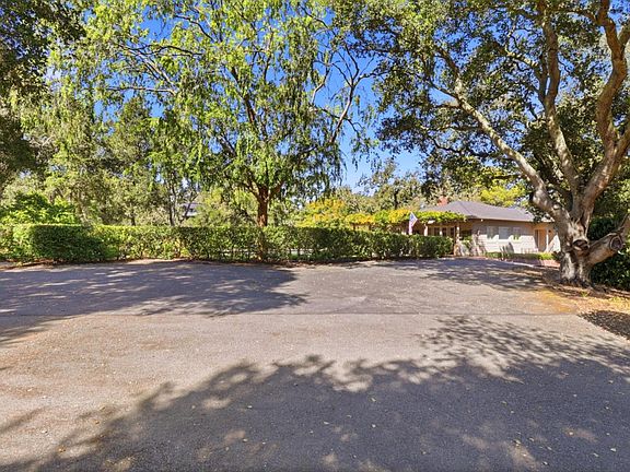 4th image of 388 Albion Ave