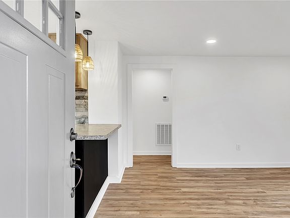 3rd image of 11 Woodland Dr