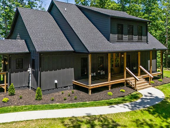 3rd image of 330 Spencer Ln