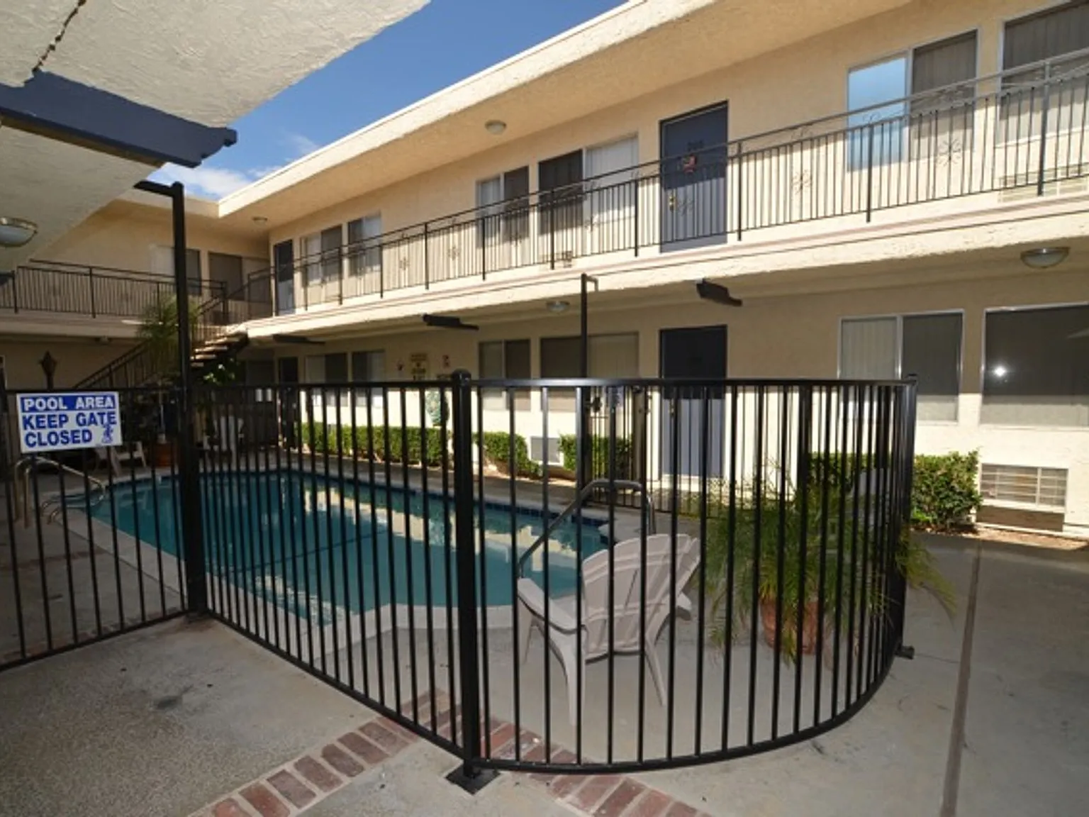 Radford Manor...BE PART Of THE TRENDY VALLEY VILLAGE!! CALL NOW! — Photo 2