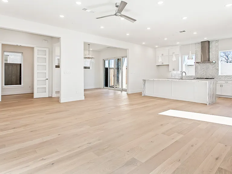 917 Protea St — Photo 22
