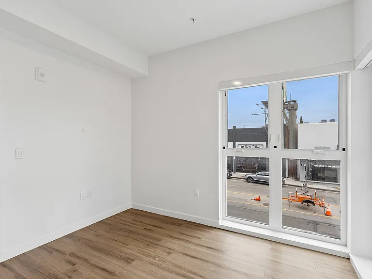 Maxwell Apartments — Photo 32