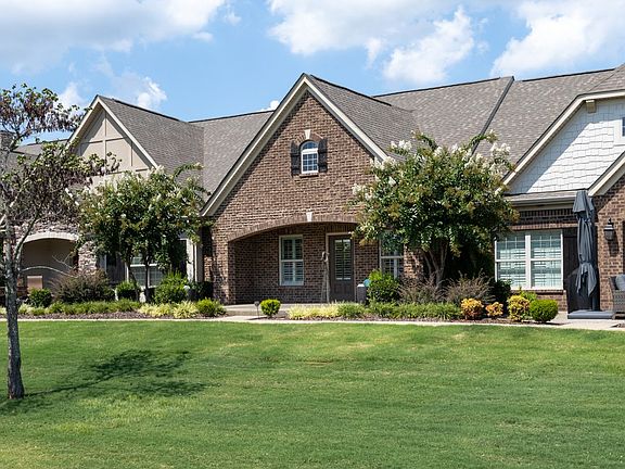 4th image of 266 Bellingdon Dr