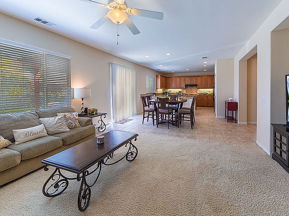 FAMILY ROOM/ BREAKFAST NOOK