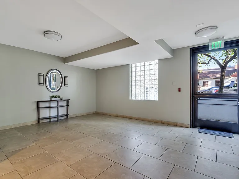 2050 S Bentley Ave #Penthouse 5 — Photo 5