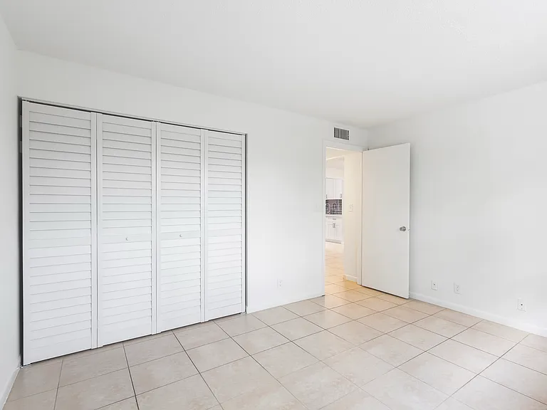 450 SW 2nd Ave #215 — Photo 7