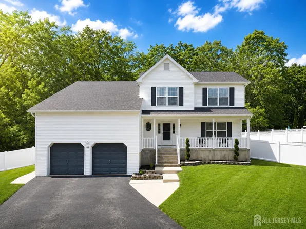 144 Lakeview Ct, Toms River, NJ 08753