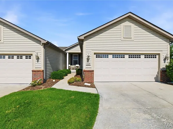 226 City Gate Ln, Saint Charles, MO 63303