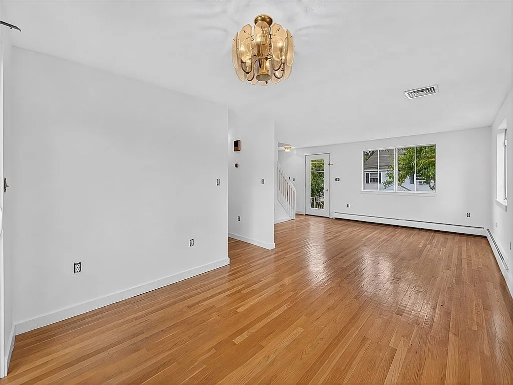 3 bed, 1.5 bath, 1470 sqft, $3,500 — Photo 4