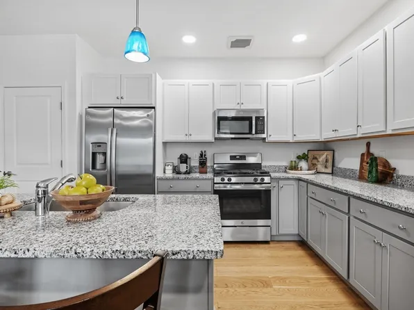 1 Mariners Way Unit 204, Plymouth, MA 02360