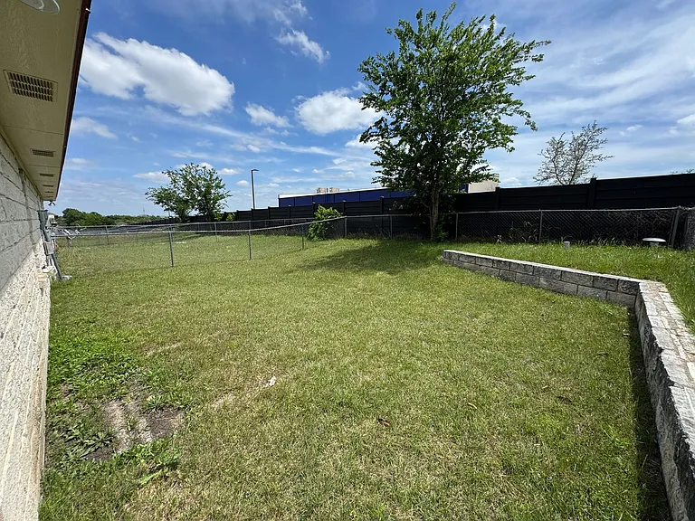 Sales--4706 John David — Photo 21