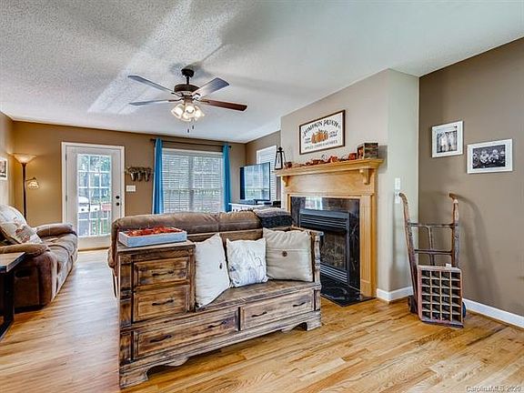 3rd image of 2602 Carriage Ln #34