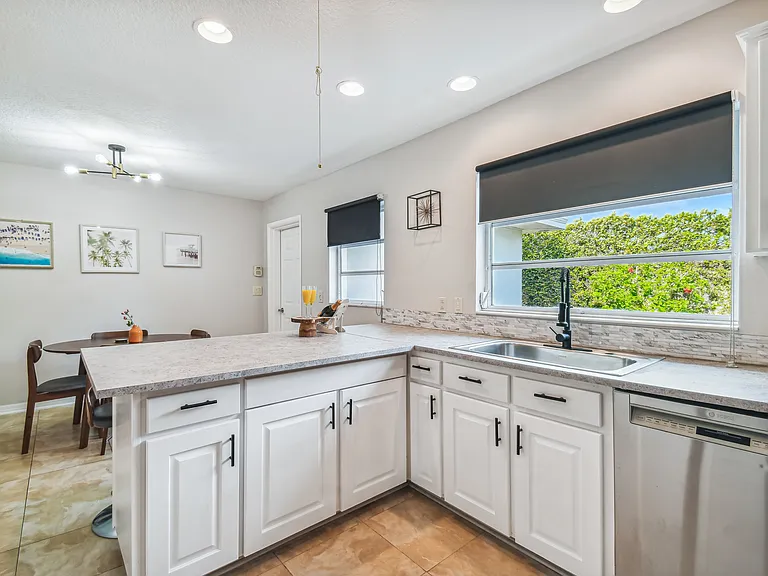 3606 W Gray St — Photo 17