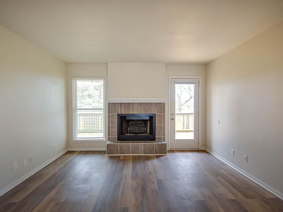 5th image of 302 Saint Andrews St APT 202G