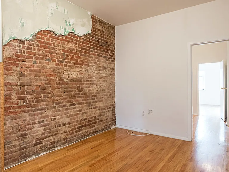 215 Franklin St #1R — Photo 4