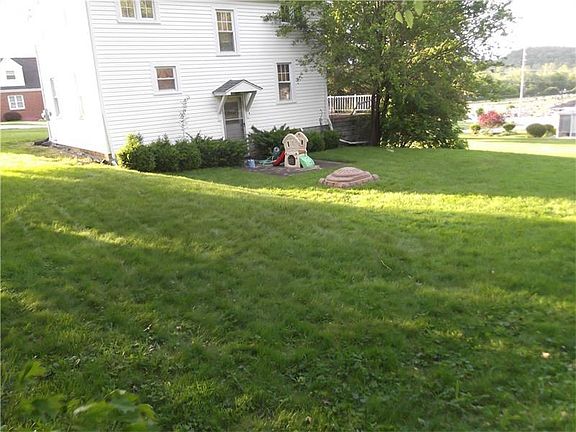 3rd image of 204 Orchard Ave