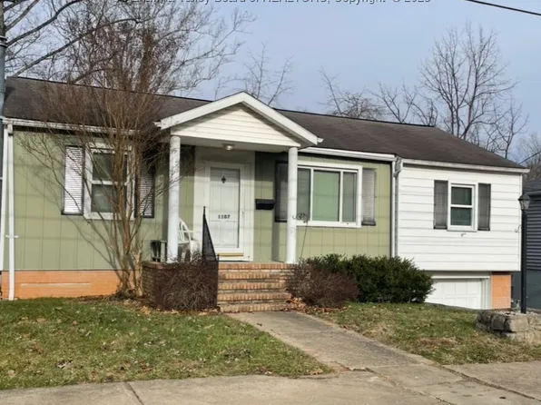 1107 Village Dr, South Charleston, WV 25309