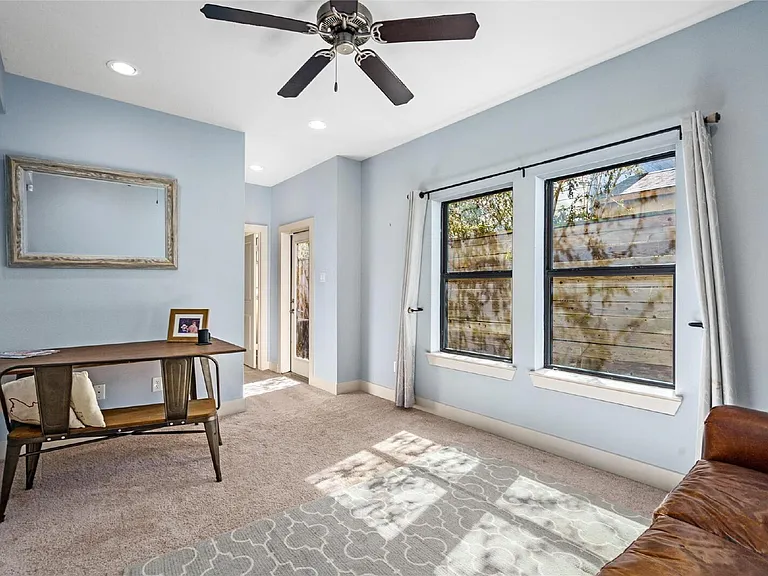 1720 Live Oak St — Photo 22