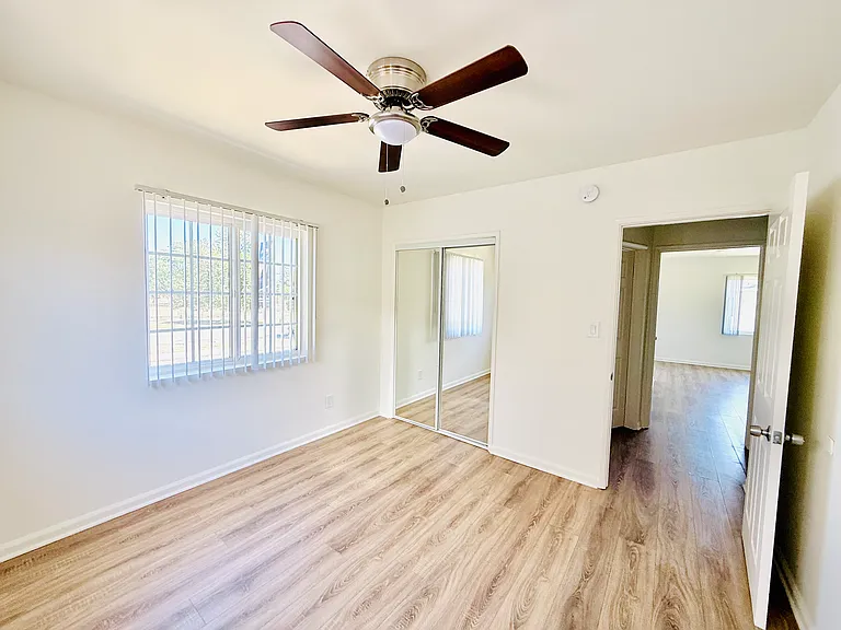 7045 Whitsett Ave #3 — Photo 16