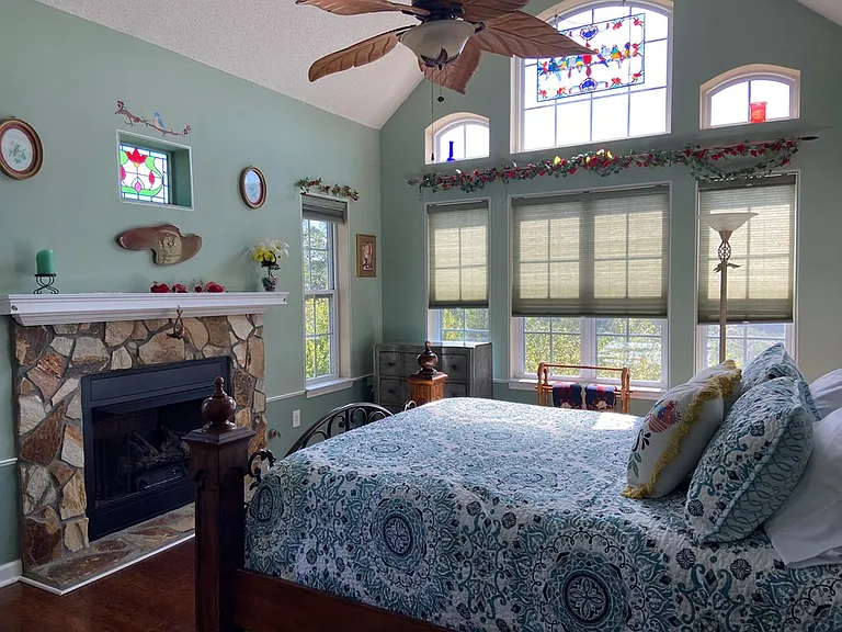 687 Anderson Rd — Photo 12