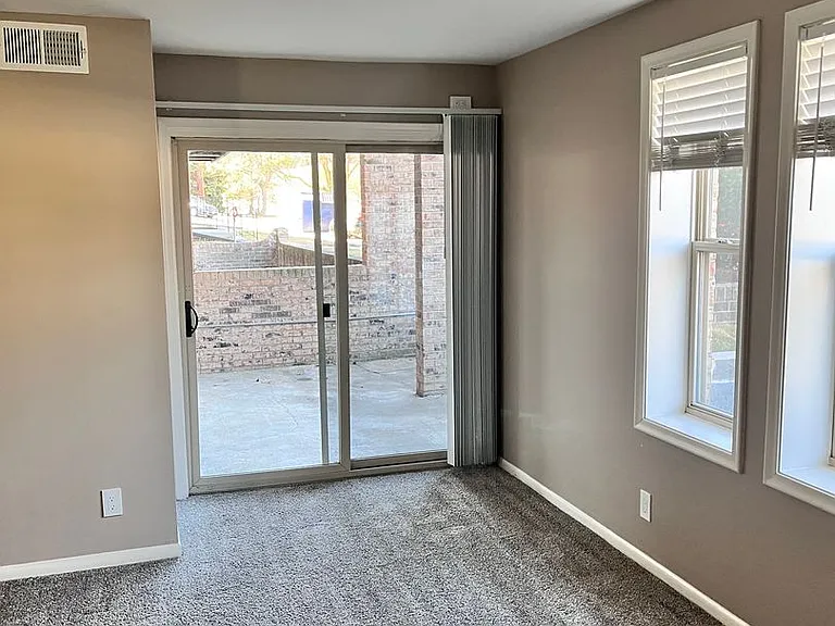 Bristol Square Apartments — Photo 269