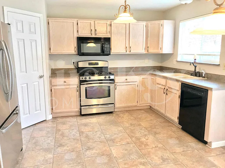 9 Kingsmont Ct — Photo 6