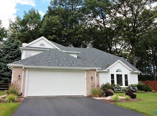 4233 Todd Dr, Sylvania, OH 43560