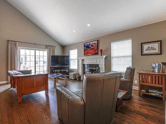 3rd image of 1269 Sarah Blvd
