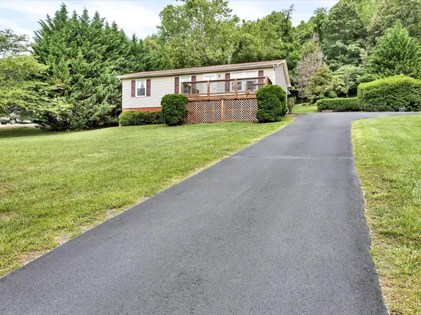 2515 Springwood Rd, Fincastle, VA 24090
