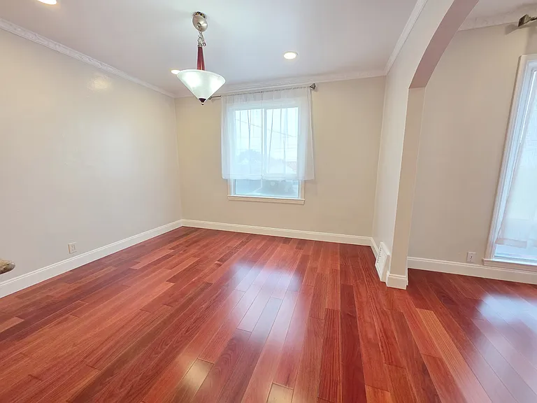 2258 44th Ave — Photo 3