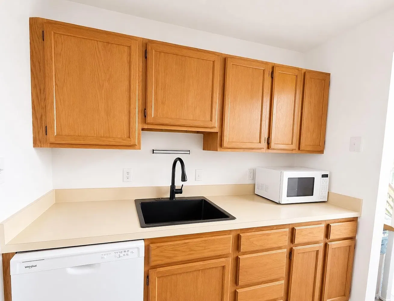 3 bed, 2.5 bath, 1162 sqft, $2,000 — Photo 4