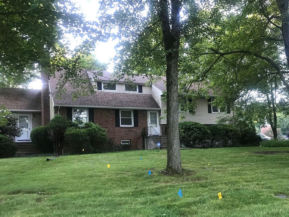 1st image of 126 Lake Dr E