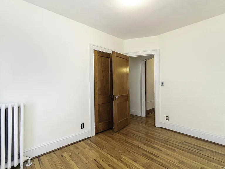 110 Hollywood Ave #1 — Photo 7