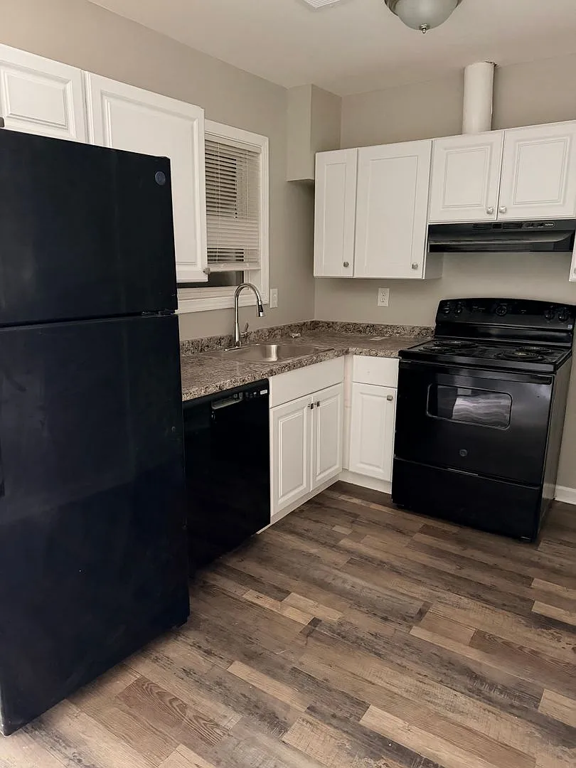 Renovated Townhouse Minutes from I-285 & I-20! — Photo 3