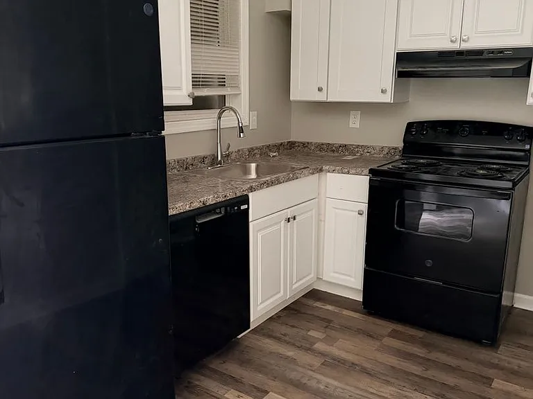 902 Bolton Rd NW — Photo 3