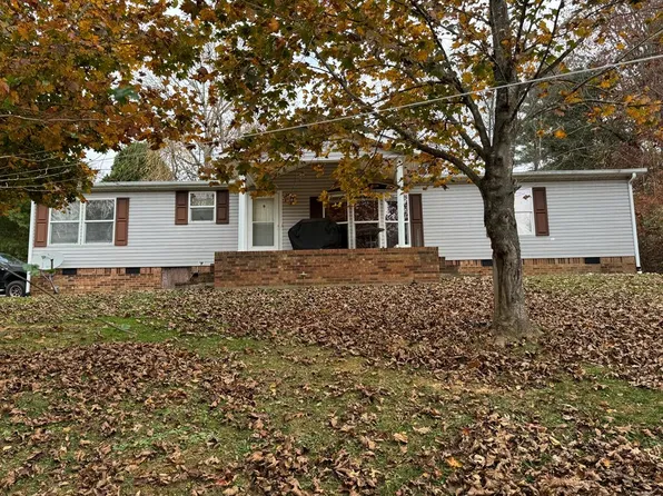 2303 Deerhaven Rd, Galax, VA 24333