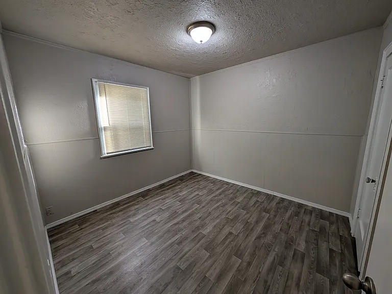1930 Lana Ave NE — Photo 19