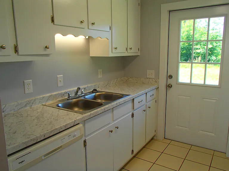 925 Bradford Cir — Photo 11