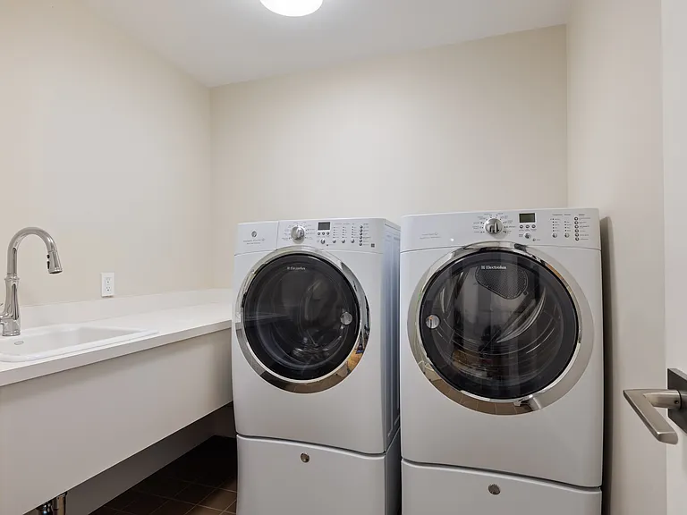 1108 Auahi St #800 — Photo 18
