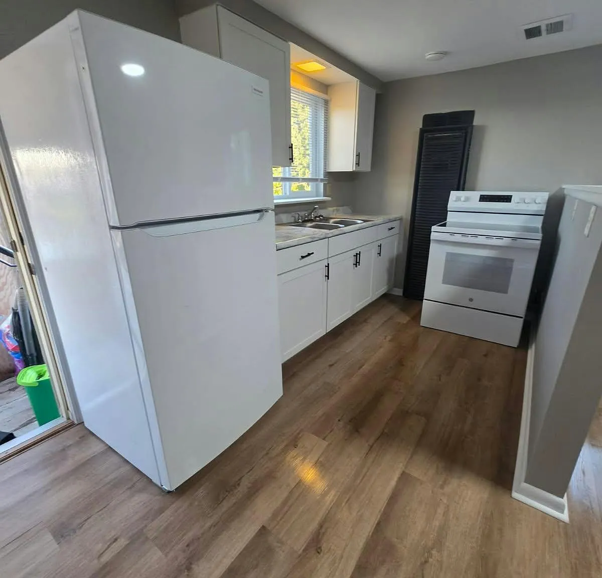 709 Cottage Avenue, Unit B — Photo 1