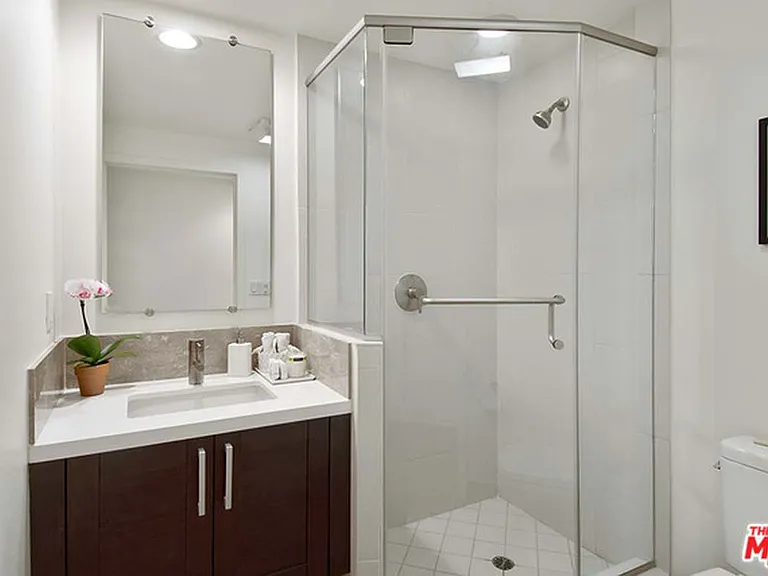 7133 Hawthorn Ave #204 — Photo 8