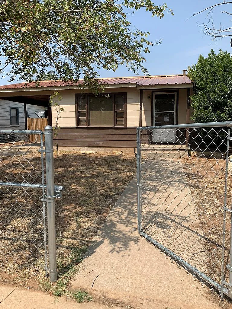 4 bed, 2.0 bath, 1512 sqft, $1,850 — Photo 1