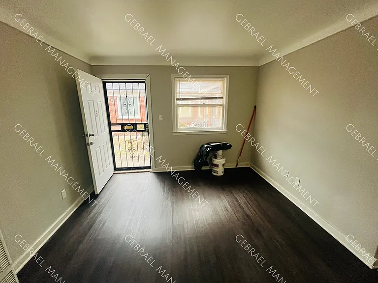11018 Hayes St — Photo 3