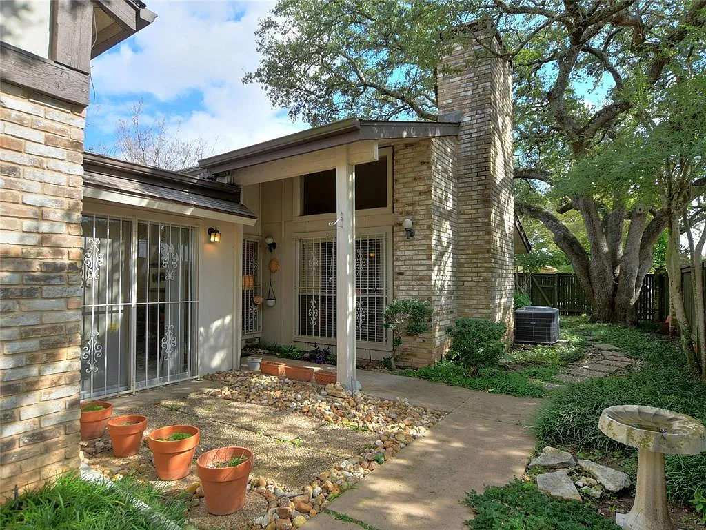 2 bed, 2.0 bath, 1467 sqft, $2,895 — Photo 4