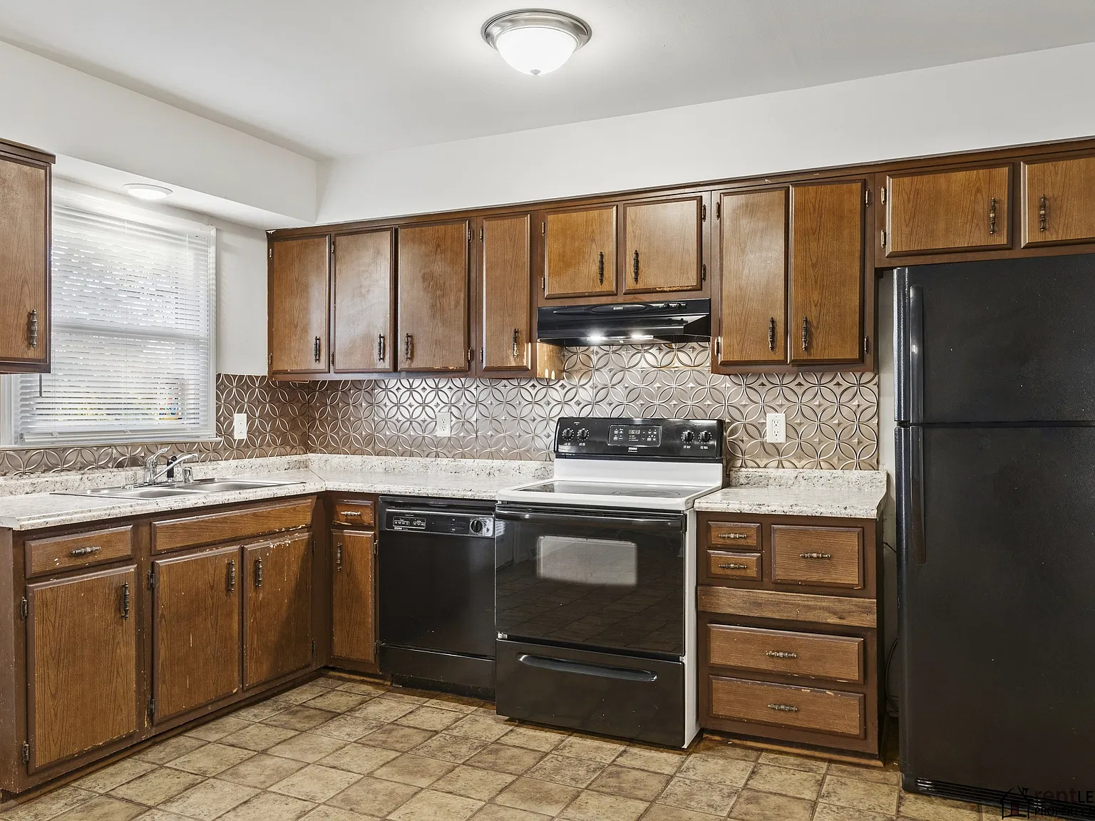 1296 Latonia Park - 1 — Photo 4