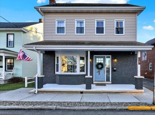 18 E Maple St, Cleona, PA 17042
