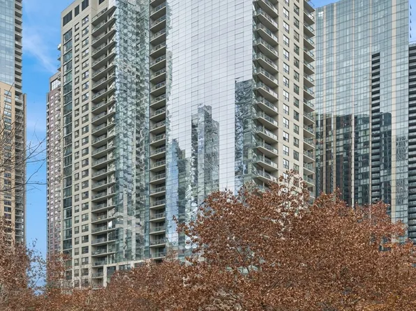 201 N Westshore Dr APT 2108, Chicago, IL 60601