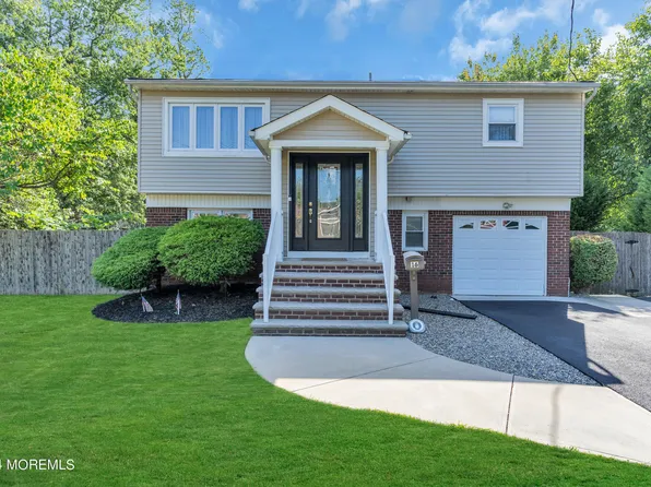16 W Morris Avenue, Belford, NJ 07718