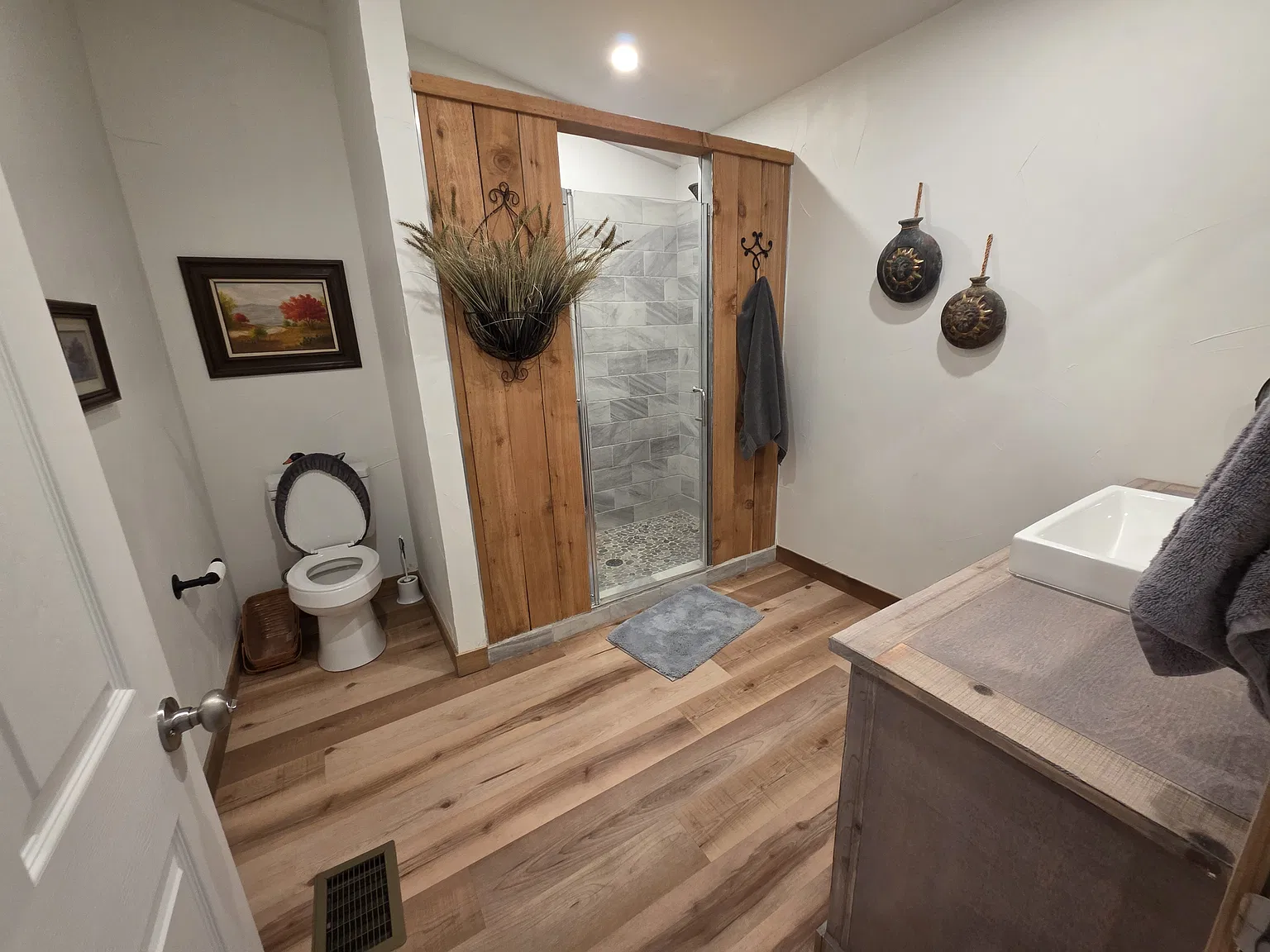 6 bed, 4.5 bath, 4000 sqft, $1,234 — Photo 4